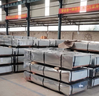 Anpassbare Breite G550 0,2 mm 0,4 mm 0,5 mm Metallblech Poliert Galvanisiertes Wellstahlblech Gi Dachfliesen