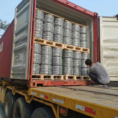 Hochsicherheitsgebiet Farm Zaun Zubehör Warmdipp Galvanisiertes Stacheldraht Sicherheitszaun mit Metallrahmen