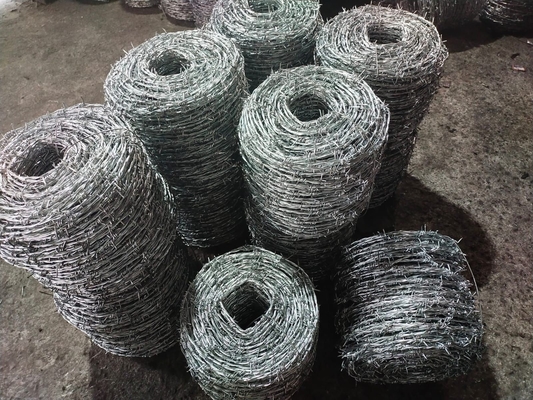 Ausgang Razor Wire / Galvanized oder PVC beschichtet Gefängnis-Grade-Sicherheitsstandard Die ultimative Lösung für Eindringlinge Abschreckung