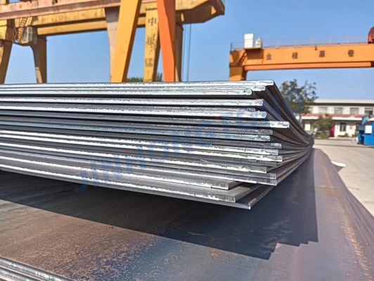 Warmgewalzte ASTM A36-Rollen/Blätter/Platten/Bänder aus nichtlegiertem Stahl mit Zinkbeschichtung mit einer Breite von 600-2000 mm