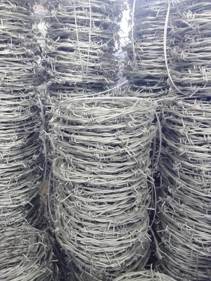 Galvanisierte Rasierschneiderdrahtrolle für Netzsicherheitszaun 12,5 Gauge 18 Gauge PVC beschichtet Eisen 50kg Hot Seller