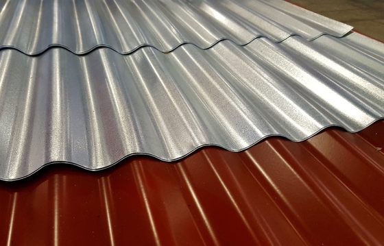Custom RAL 8017 Schokoladenfarbe beschichtet PPGI Wellstahl-Dachblechfliese mit 0,2 4 mm Dicke und Breite 600-1250 mm