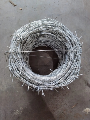 Barbenlänge 1,5-3 cm Eisendraht PVC beschichtet oder galvanisiert Razor Wire Concertina mit hoher Zugfestigkeit