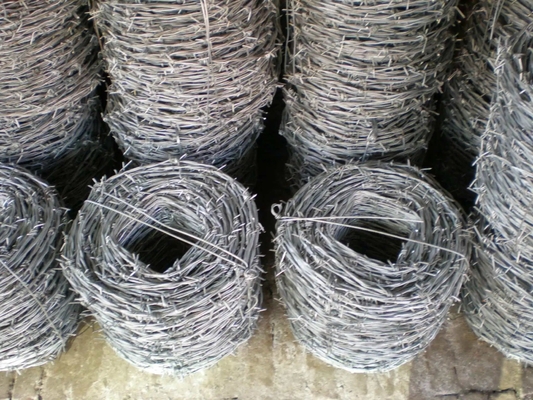 Barbenlänge 1,5-3 cm Eisendraht PVC beschichtet oder galvanisiert Razor Wire Concertina mit hoher Zugfestigkeit