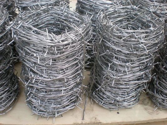 Barbenlänge 1,5-3 cm Eisendraht PVC beschichtet oder galvanisiert Razor Wire Concertina mit hoher Zugfestigkeit