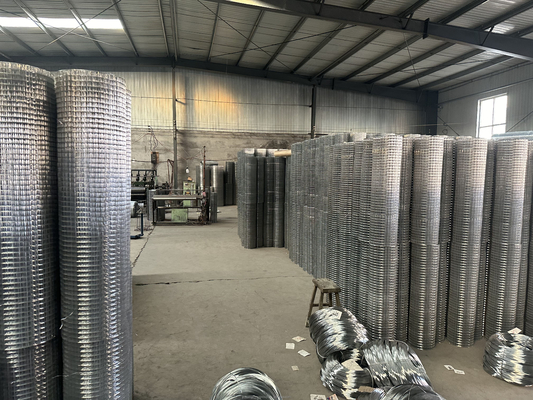 Galvanisierte Eisendraht Stahldrahtmaschen kundenspezifische Größe Mild GI Zinkstahl mit quadratischem Loch Hot Dip galvanisierte PVC-Beschichtung