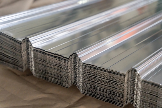 Warmgewürfelte, gewölbte, galvanisierte Stahl-Metall-Dachplatten mit einer Dicke von 0,12 bis 1,0 mm und einer ZINK-Beschichtung von 40 bis 275 g/m2