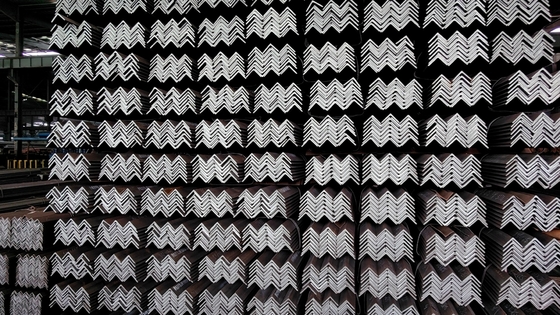 Technische Strukturen Stanzdienst Q195 Q215 Q235B Q345B Q420 Angelstahlprofil/Gleich- oder Ungleichwinkelstahlbalken Direktlieferung
