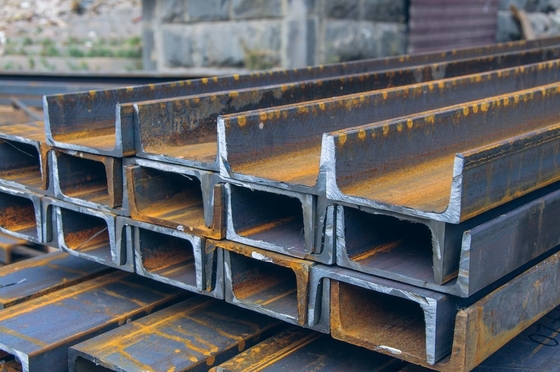 Gewerbliche Gebäude Rechnungsstellung nach tatsächlichem Gewicht Q235B SS400 Q345B Galvanisierter kaltgeformter Abschnitt Stahl Strukturprofil C/U Form Kanalstahl