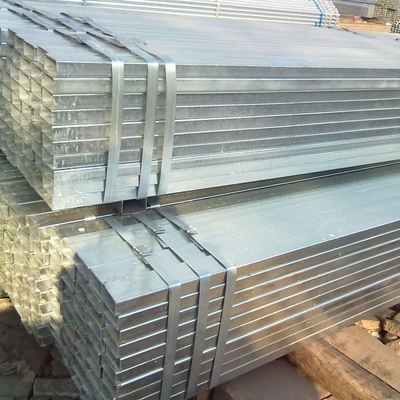 Q195 Q355 Verzinkte Quadrat Stahlrohrröhre Gi Eisenrechteckröhre ASTM A36 mit Plastikrohrkappe Endschutz