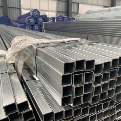 Q195 Q355 Verzinkte Quadrat Stahlrohrröhre Gi Eisenrechteckröhre ASTM A36 mit Plastikrohrkappe Endschutz