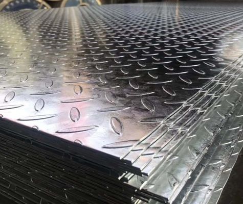 Natürliche Farbe Dicke Q235 Heißrolle Kohlenstoff Diamant Muster Stahl Kartenblech Verschleißbeständig Schiebefläche Stahlplatten Spirale