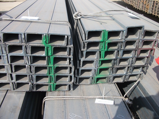 Direkt ASTM Q235 Q345 Warmgewalzte Kanalstahl U-Formbalken U-Strahl Rechnungsstellung nach Gewicht Perforiert oder nicht Perforiert nicht