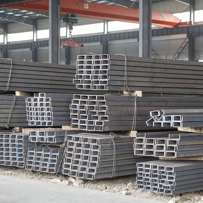 Direkt ASTM Q235 Q345 Warmgewalzte Kanalstahl U-Formbalken U-Strahl Rechnungsstellung nach Gewicht Perforiert oder nicht Perforiert nicht