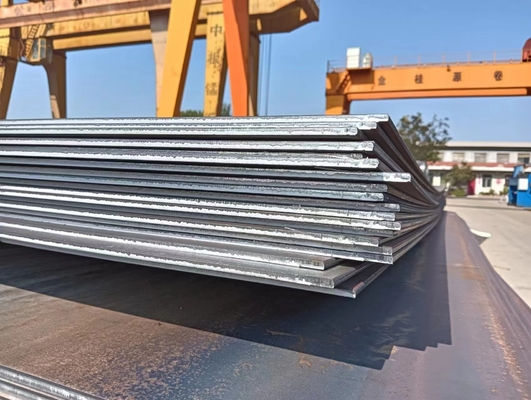 SA516 ASTM A36 Q235 Kohlenstoffstahl-Ausnutzungsplatte, warmgewalzt, mit hochchromhaltigem Karbid beschichtet, abnutzungsbeständig