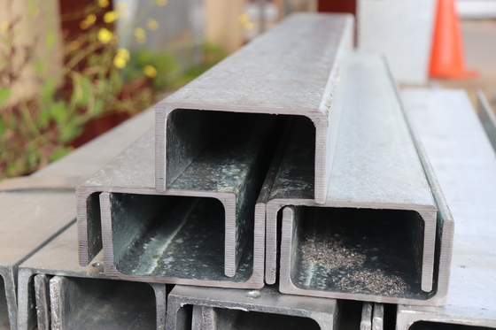 Direkt ASTM Q235 Q345 Warmgewalzte Kanalstahl U-Formbalken U-Bar Schweißverarbeitung Dienstleistung für Proben zur Verfügung gestellt