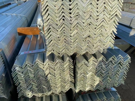 Gleiches Winkeleisen des Kohlenstoffs des Winkeleisens ASTM a36 a53 Q235 Q345 galvanisierte Eisen L Flussstahl-Winkelstange der Form