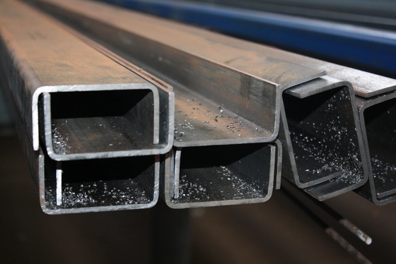 Hochwertige galvanisierte C-Kanal-Stahlbalken mit Schlitten U/C-Kanal C-Purlin 100*48mm 50*25mm für industrielle Strukturen
