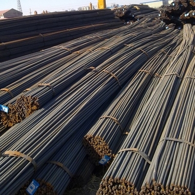 Fabrikgefertigte HRB400 warmgewalzte verformte Stahlverstärkung in 12 mm und 16 mm, ideal für die Verstärkung von Bauanwendungen.