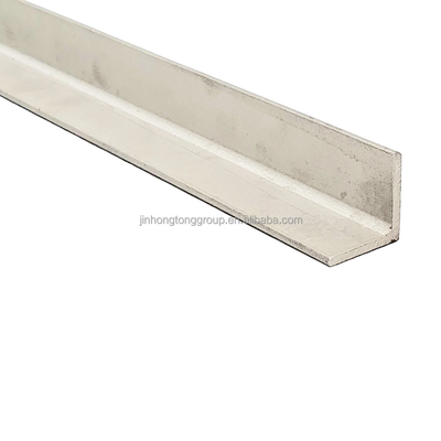 Neue warmgewalzte Q235 Kohlenstoffstahl galvanisierte Gleichwinkelstange für Ingenieurkonstruktionen Legiertes Metall, hohe Qualität