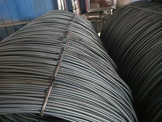 Fabrikgefertigte HRB400 verformte Stahlstange in 12 mm und 16 mm Größen, perfekt für die Verstärkung von Bauprojekten.