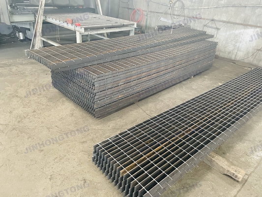 Heiß verkauftes galvanisiertes Stahlgrillgitter Diamantförmiges Stahlgitter geschweißtes Stahlgitter zertifiziertes Schweißen