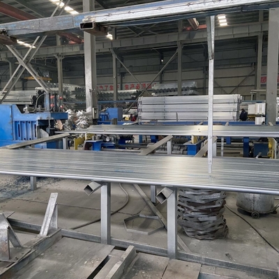 Astm Standard St37 Hohlquadratrohr 2,5 Zoll Galvanisiertes Stahlrohr Hot Dip Galvanisiertes Quadratrohr mit Schweißen und nahtlos