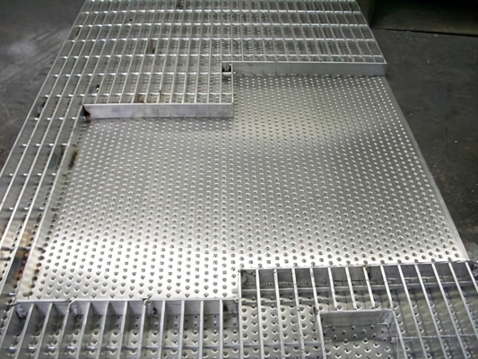 Preis angemessen Pulver beschichtet Edelstahl Streifen Boden Entwässerung Gitter 19-w-4 15-w-4 11-w-4 gezackten Stahlgitter