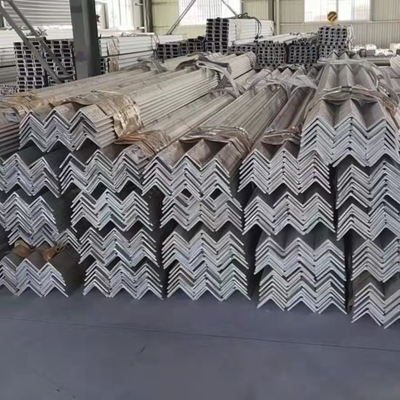 Hochwertige Gi Schlitze Winkel Eisenstange Warmgewalzte Ms Kohlenstoffstahl Profil Gebäude Engel Ungleiche Stahlwinkelstangen Astm Standard