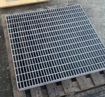 Warm verkaufte Stahlgitter Metallnetzgitter Gitterplatte aus Edelstahlgitterplatte Treppenlauffläche Anti-Rutschplatte für Industrie