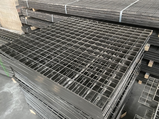 Hergestellt in China Fabrik Galvanisiertes Metall Stahl Q235 345 Gitter Gehweg Plattform Treppenfußboden